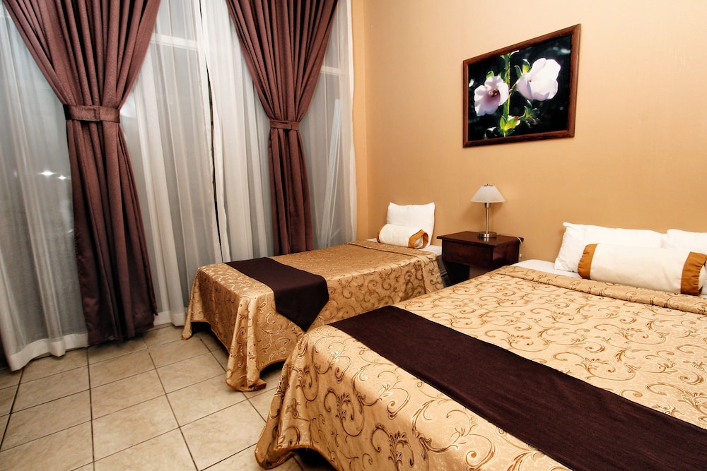 Family Room with Private Bathroom photo 1