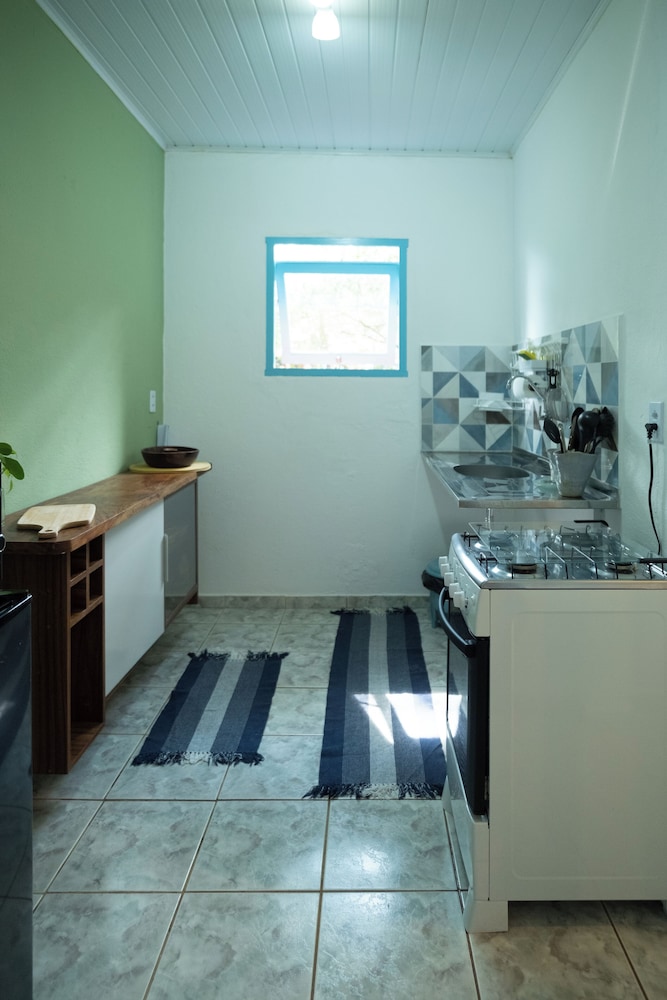 Room, 1 King Bed, Accessible, Non Smoking (Mobility/Hearing, Roll-In Shower) - Photo 4
