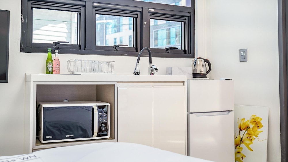 Basic Room, 1 Bedroom (201) - Photo 3