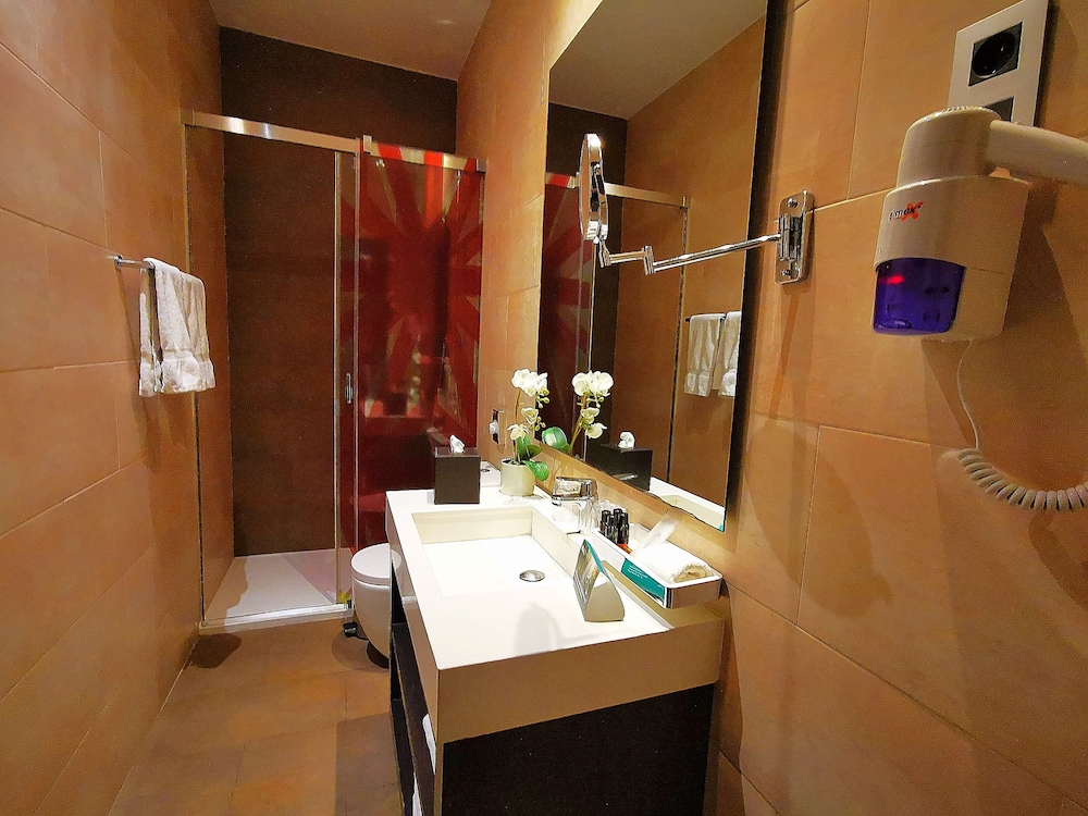 Suite, 1 Queen Bed, Pool View photo 2