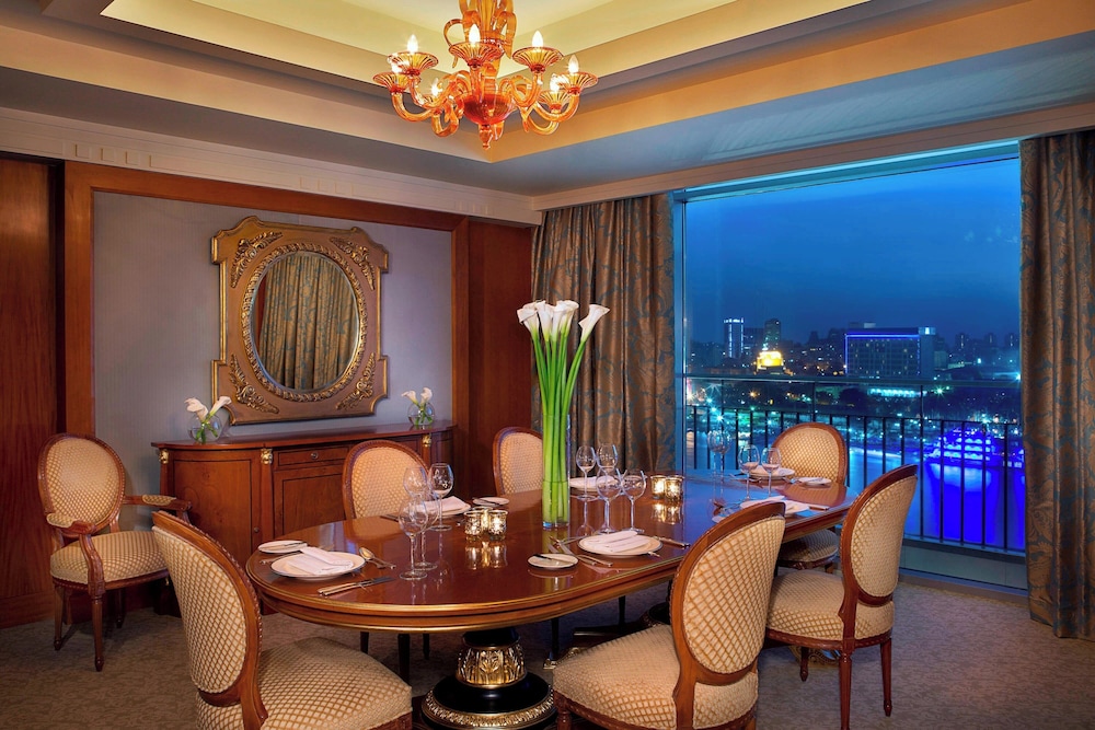 Royal Suite, 1 Bedroom (Club Lounge Access)