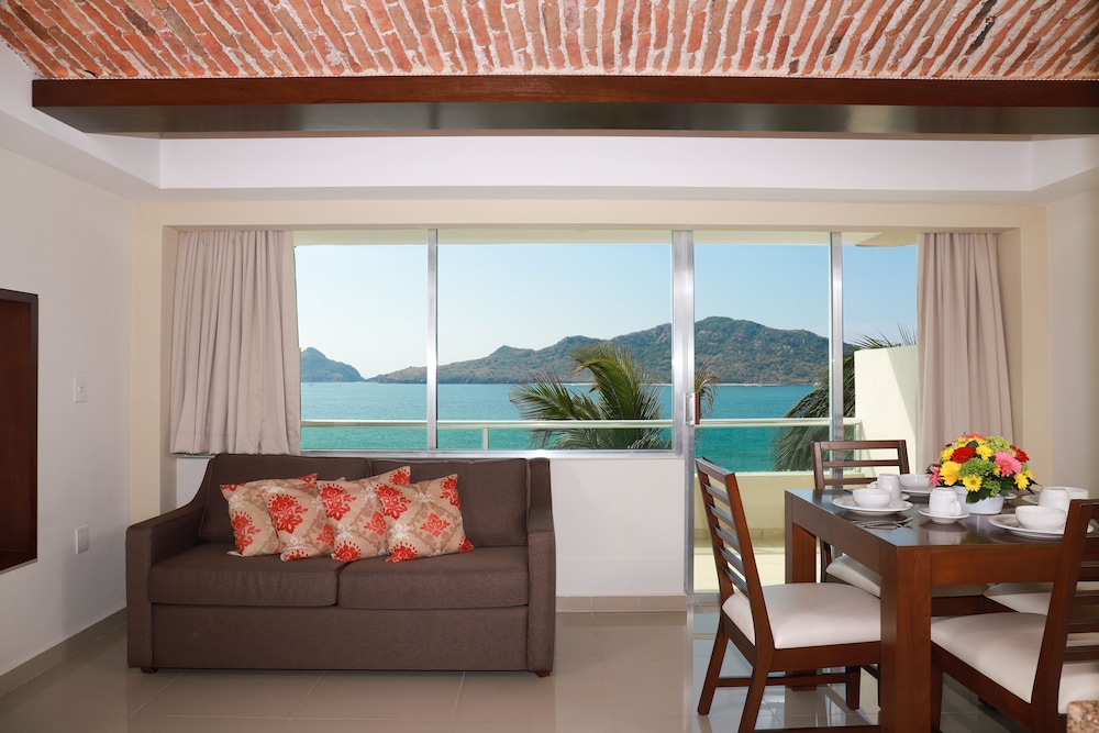 Superior Suite with Kitchenette, Sea View - Photo 1