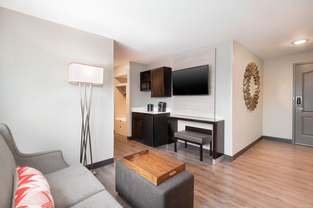 Suite, 2 Queen Beds, Corner (Hearing Accessible) - Photo 3