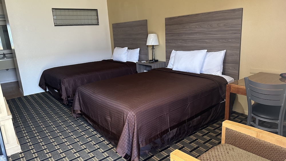 Standard Room, 2 Double Beds (Non Smoking) photo 3