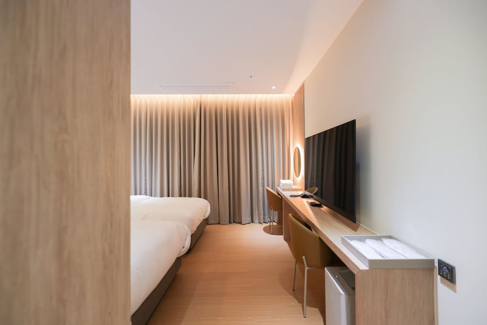 Junior Suite Twin Room - Photo 8