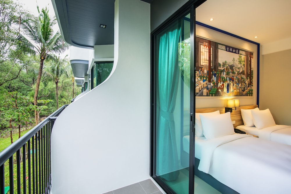Family Studio Suite, 2 Bedrooms, 2 Bathrooms, Garden View photo 3