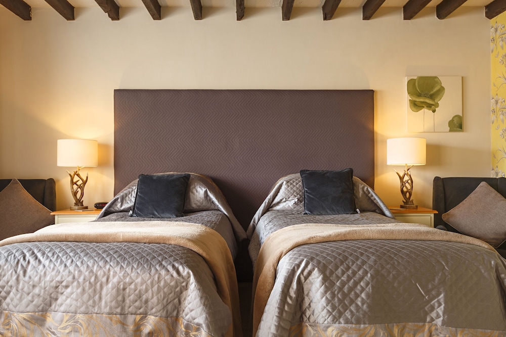 Twin Room, Ensuite photo 2