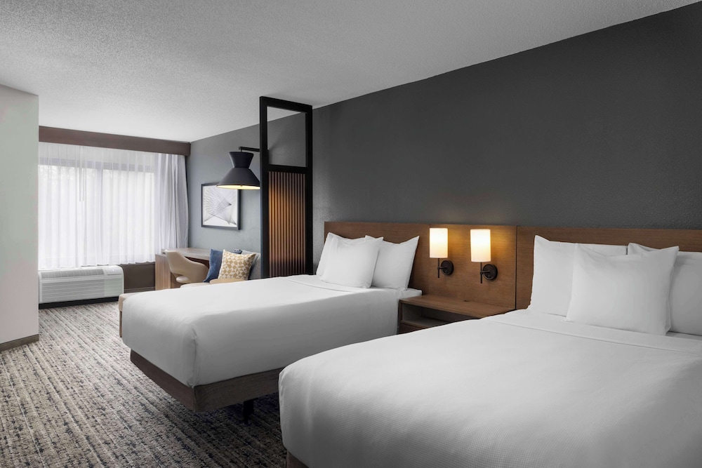 Room, 2 Double Beds - Photo 3