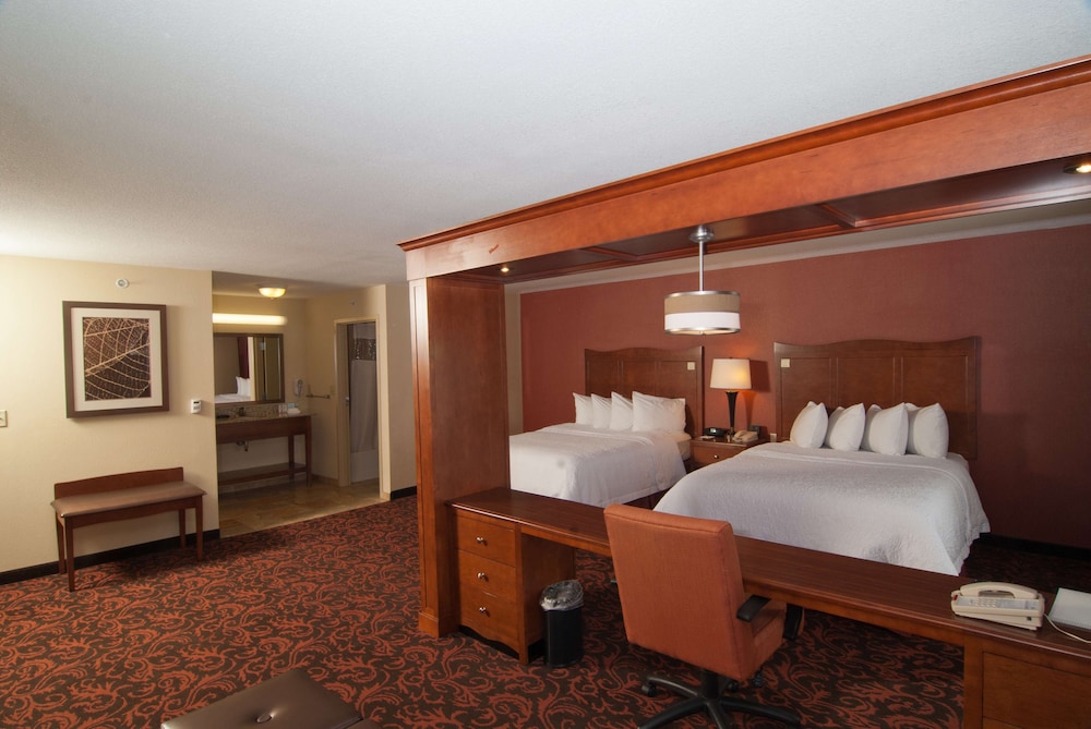 Suite, 2 Queen Beds, Non Smoking - Photo 4
