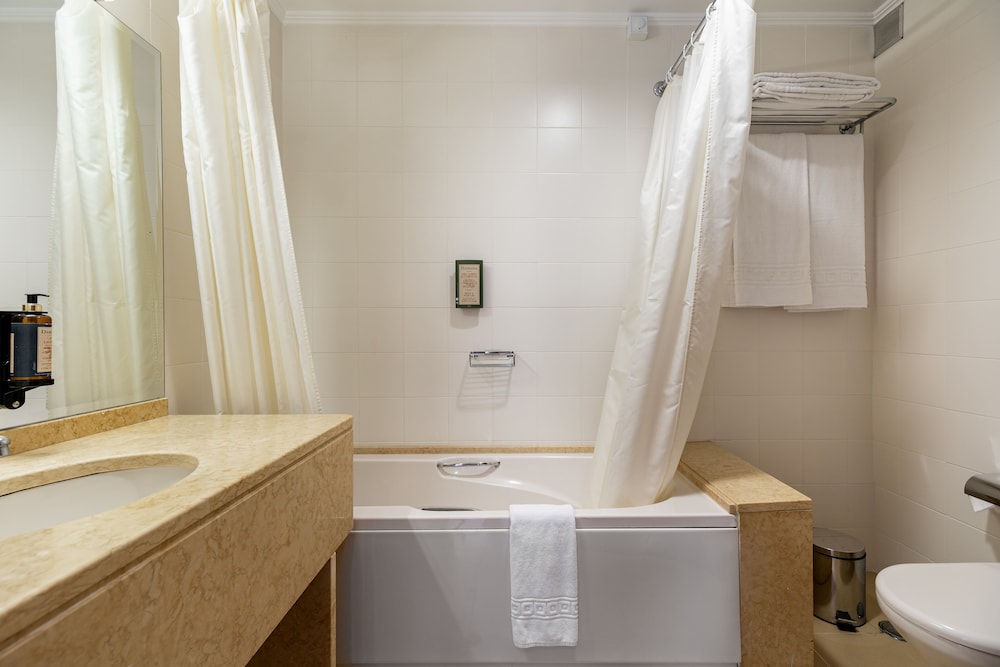 Twin Room - Photo 6