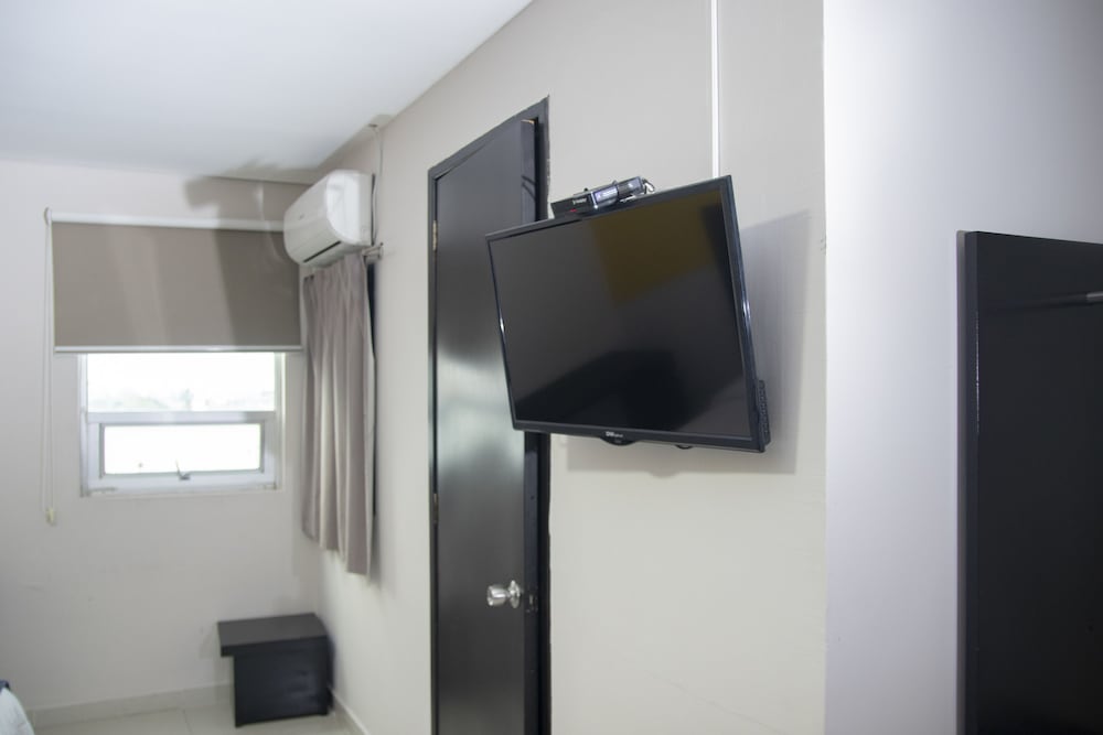 Deluxe Triple Room, 1 King Bed, Non Smoking, Ensuite