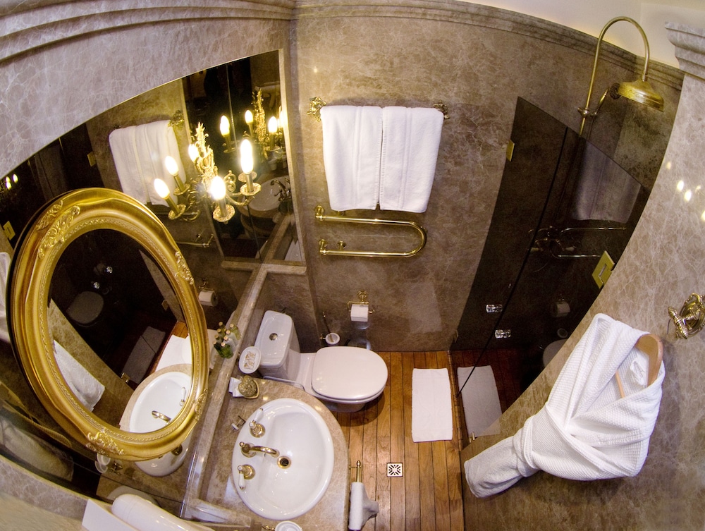 Double Room - Photo 12