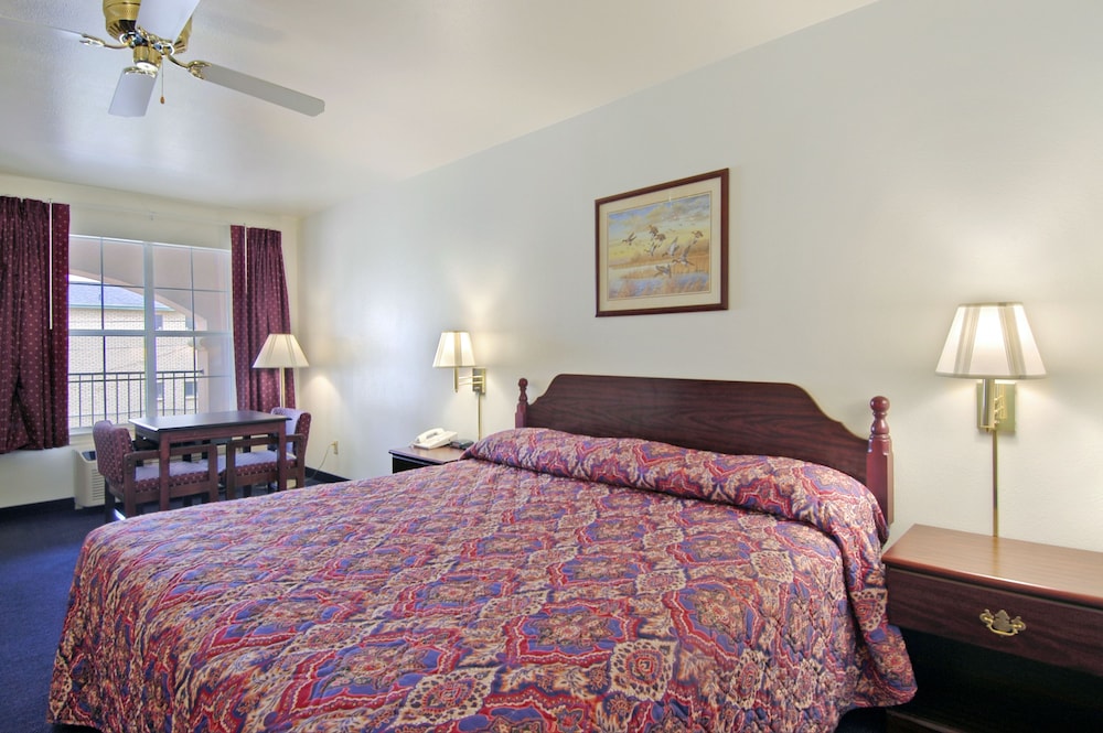 Room, 1 King Bed, Non Smoking - Photo 2