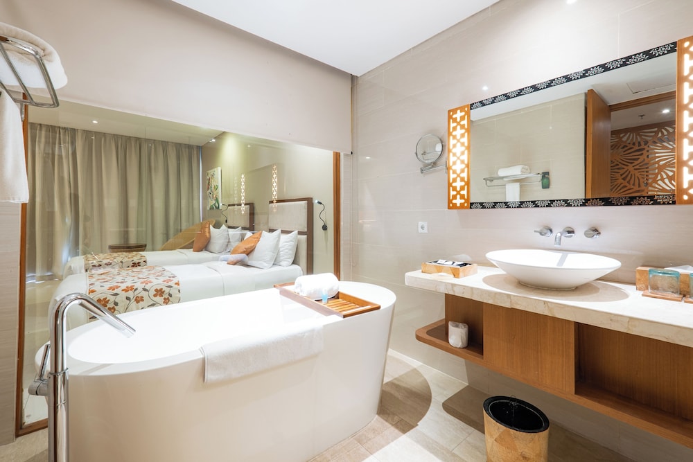 Deluxe Double or Twin Room, 1 Bedroom, Non Smoking, Balcony photo 3