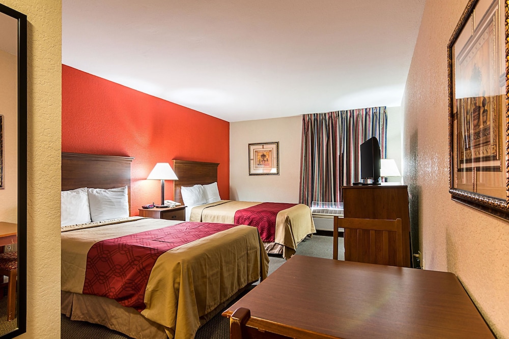 Standard Room, 2 Double Beds, Non Smoking - Photo 2