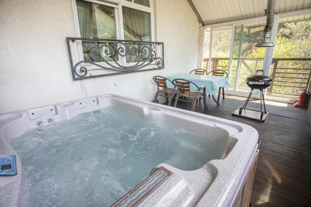 Basic Room, 1 Bedroom (Romantic (Spa)) photo 3