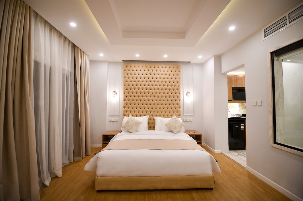 Royal Suite photo 2