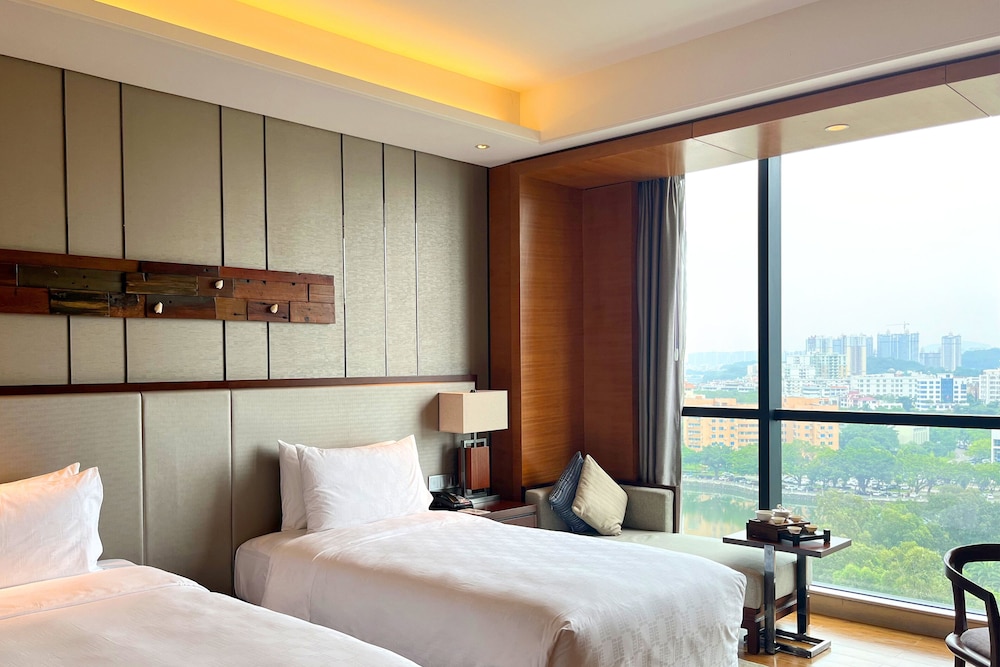 Standard Room, 2 Double Beds, Lake View
