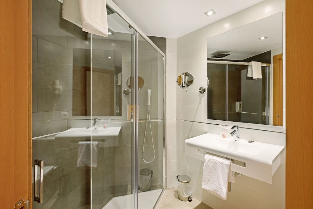 Double Room (Interior)