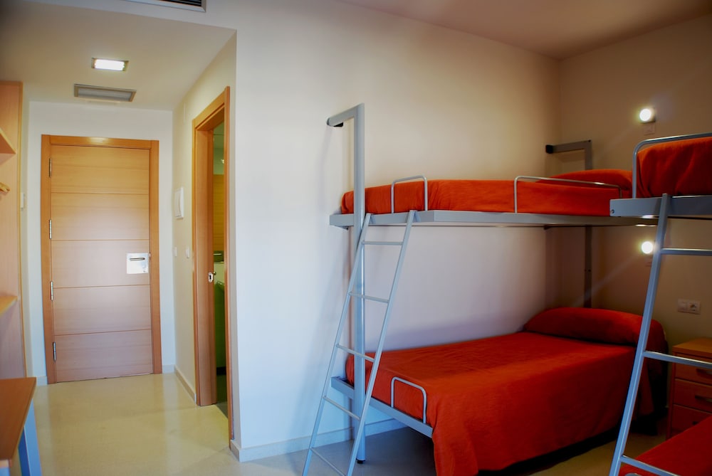 One Bed in a Dorm Room  with Shared Bathroom photo 3