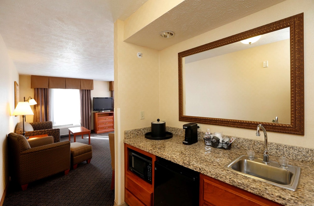 Suite, 2 Queen Beds, Non Smoking - Photo 5