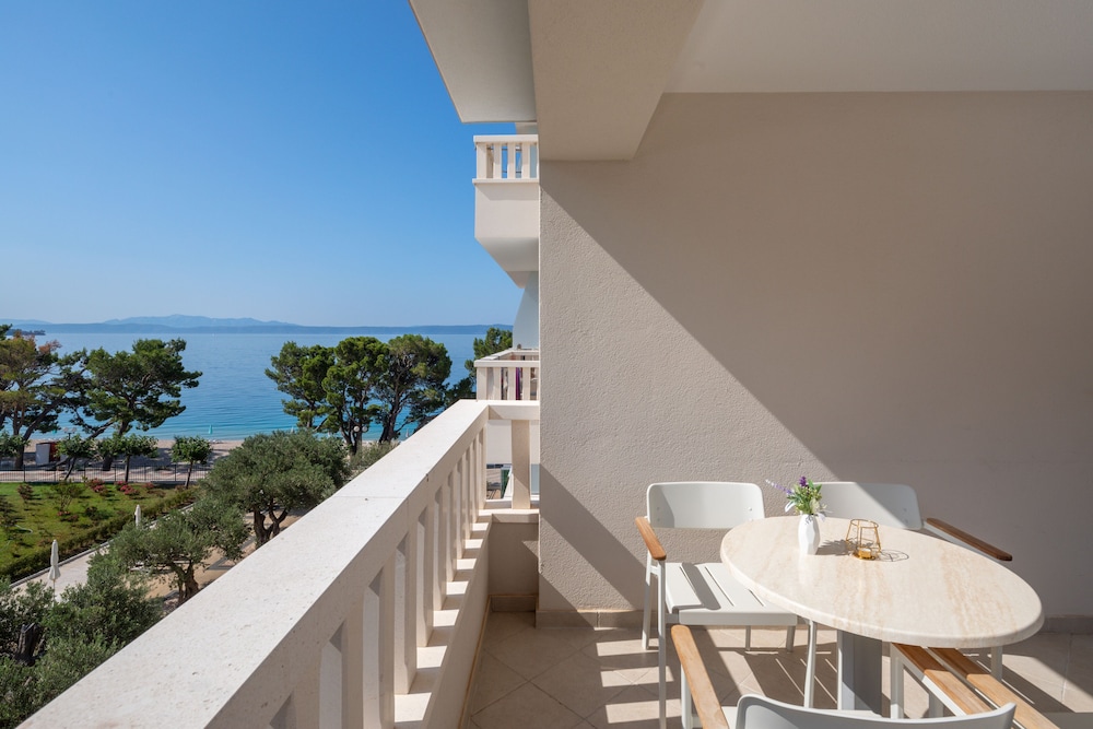 Apartment, 2 Bedrooms, Balcony, Partial Sea View