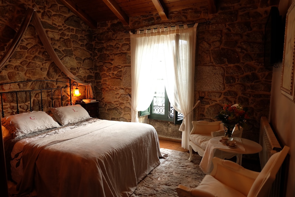 Superior Studio Suite, 1 Queen Bed, Garden View