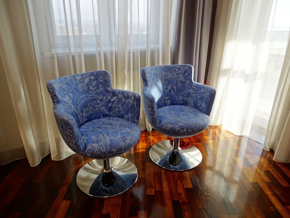 Suite, 1 King Bed, Non Smoking (One-Bedroom Suite)