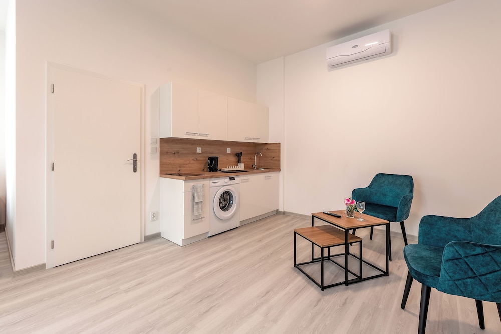 Classic Studio, 1 King Bed
