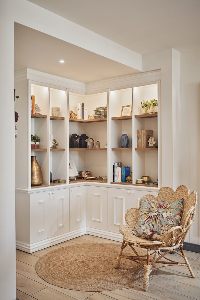 Senior Suite - Photo 9