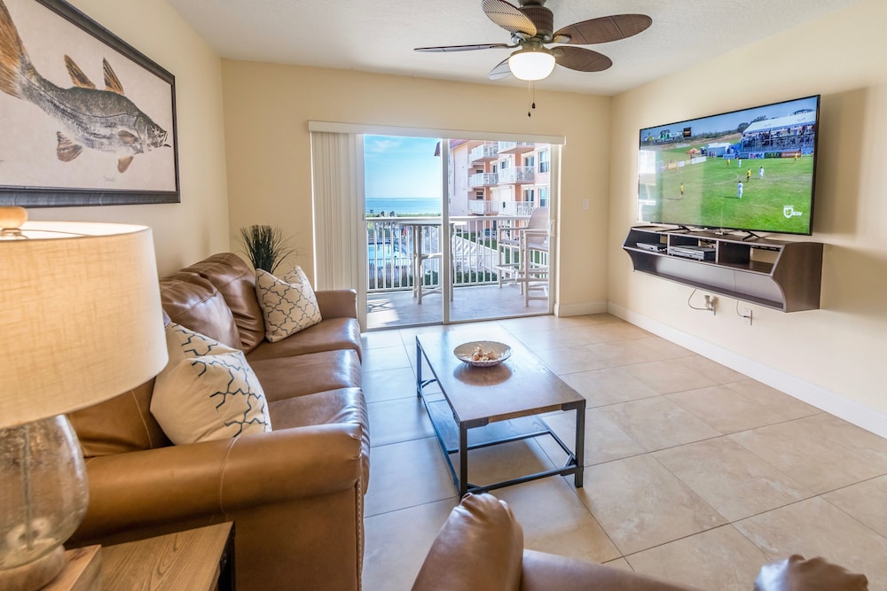 Condo, 3 Bedrooms, Oceanfront photo 3