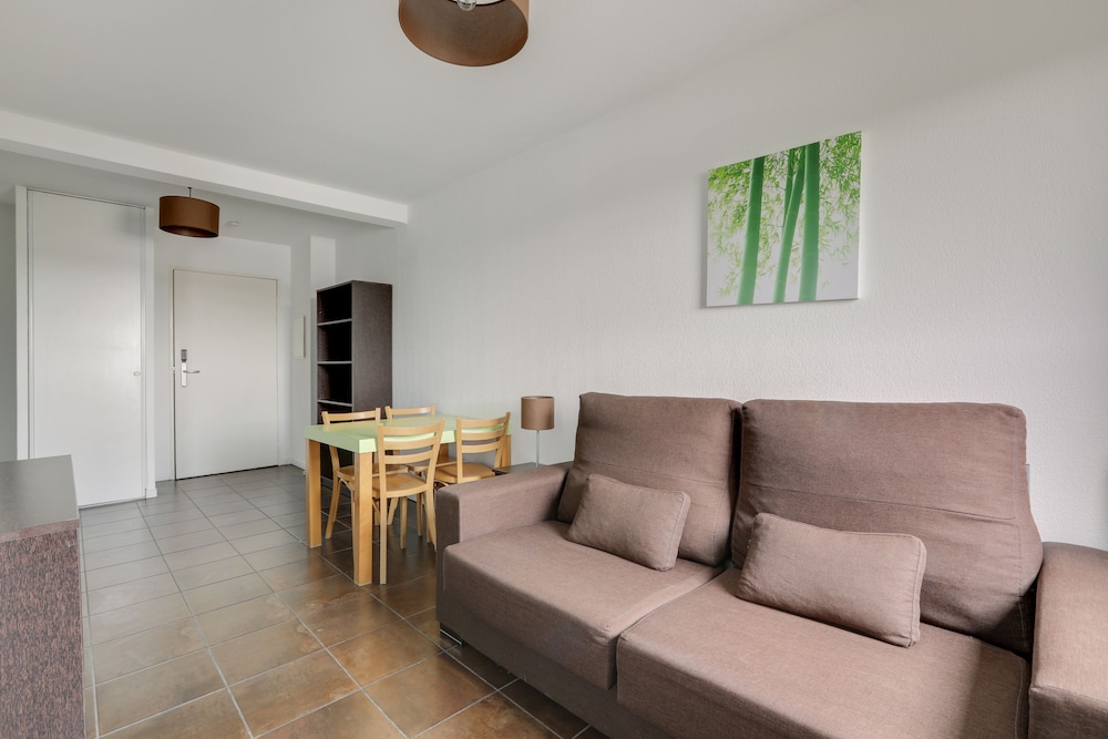 APARTMENT (SINGLE BEDS AND SOFA BED) photo 3