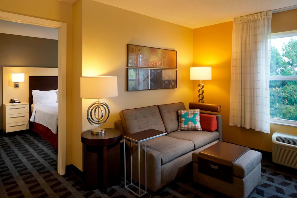 Suite, 1 Double Bed (Mobility/Hearing Accessible, Tub) - Photo 4