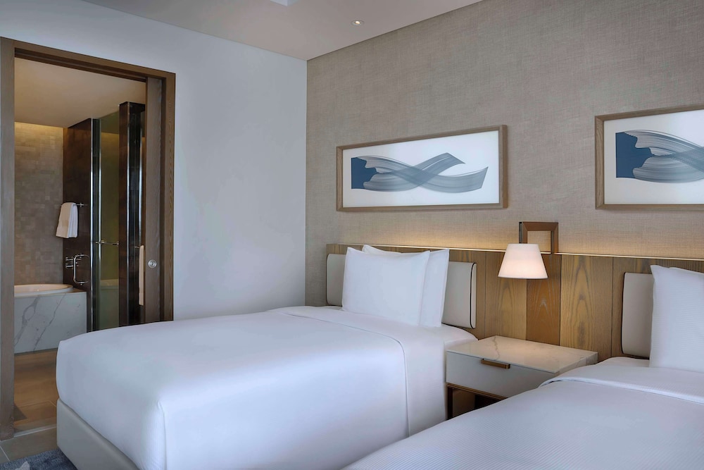 Deluxe Double Room, 2 Double Beds, Bay View (Theme Park Access) photo 3