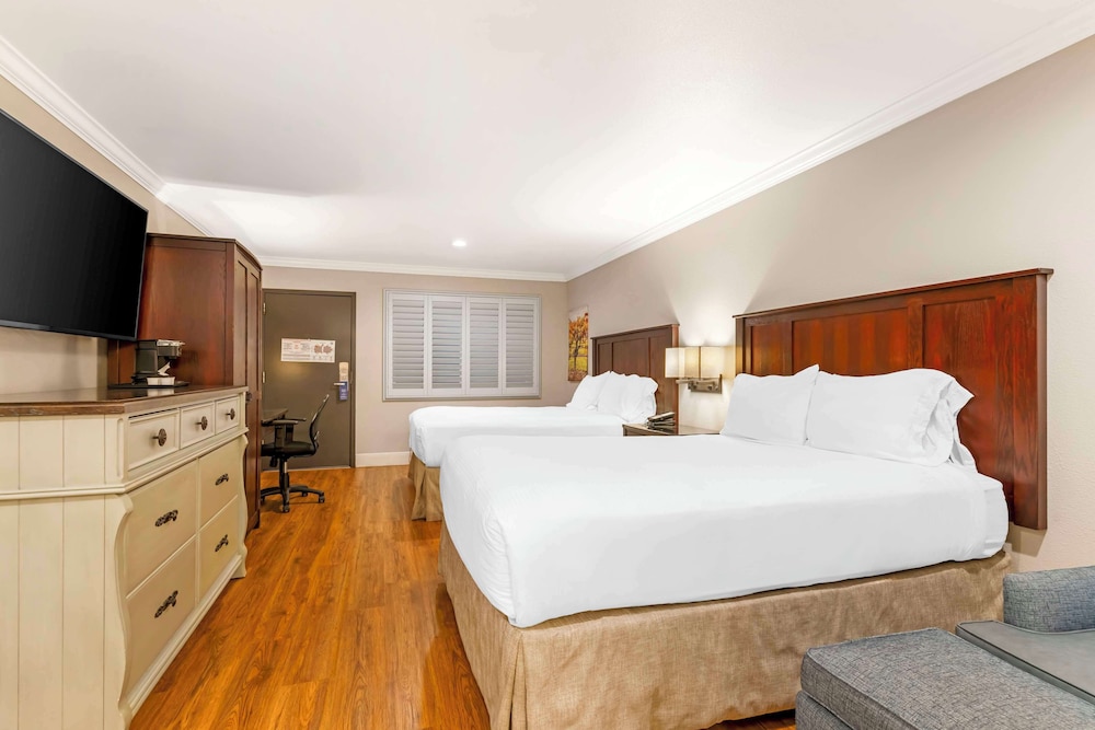 Standard Room, 2 Queen Beds, Accessible, Non Smoking - Photo 4