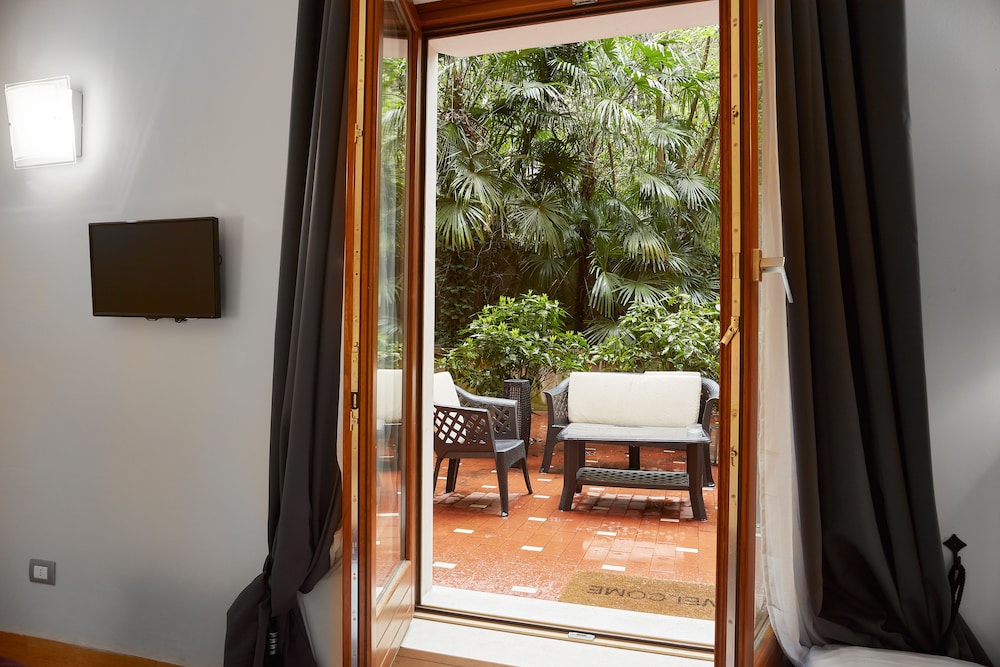 Deluxe Triple Room, Terrace, Garden View photo 2