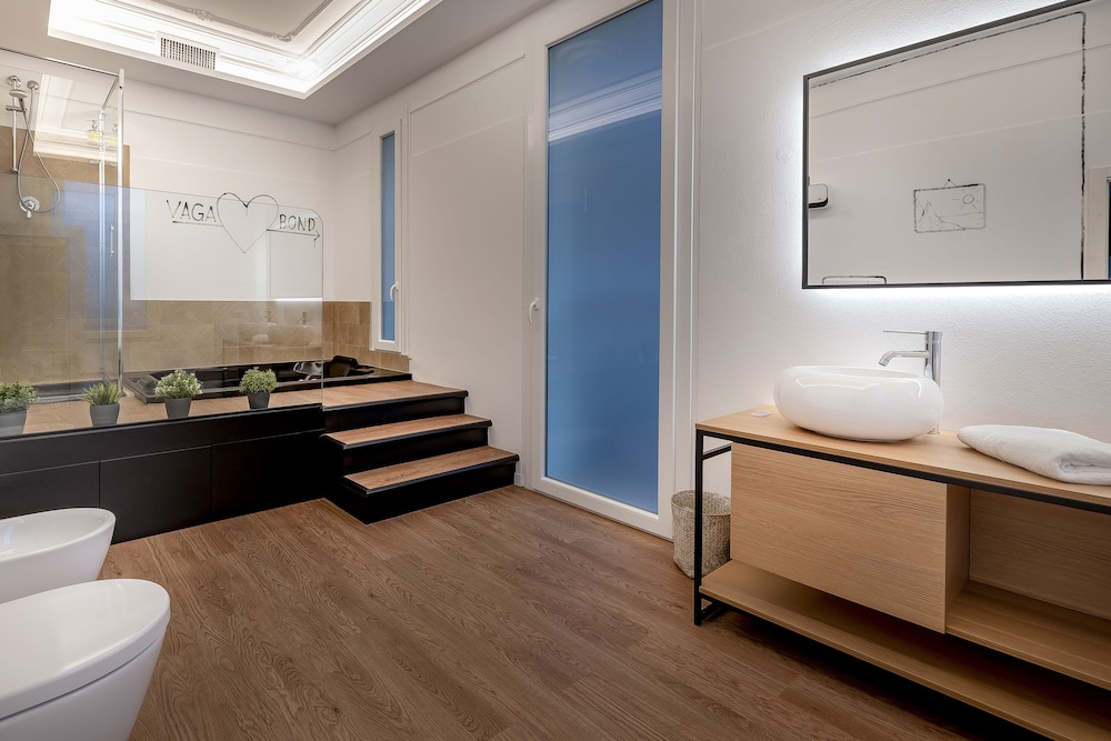 Romantic Studio Suite, Hot Tub photo 3