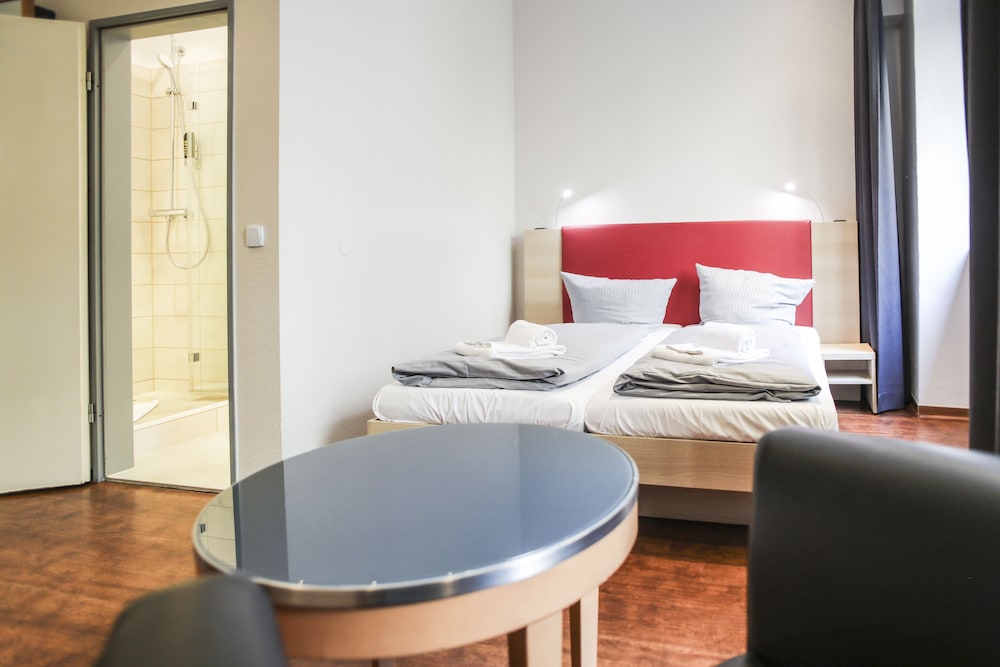 Double Room - Photo 7