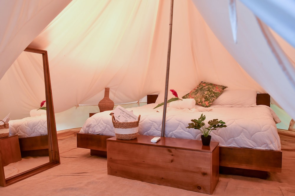 Luxury Tent, 1 King Bed photo 2