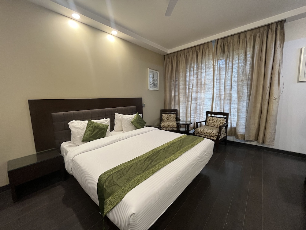 Premium Double or Twin Room - Photo 22