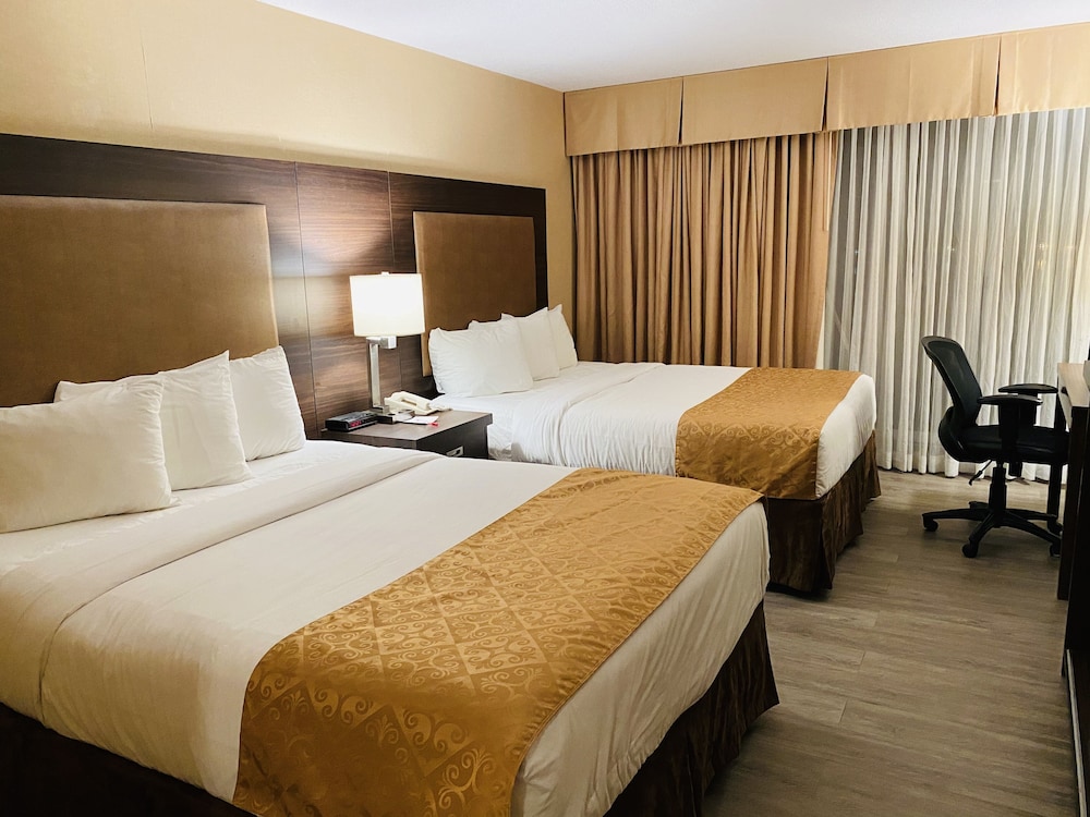 Room, 2 Queen Beds, Non Smoking (Water View) - Photo 4