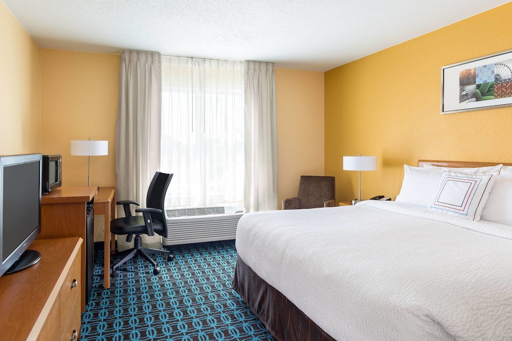 Executive Suite, 1 King Bed with Sofa bed - Photo 4