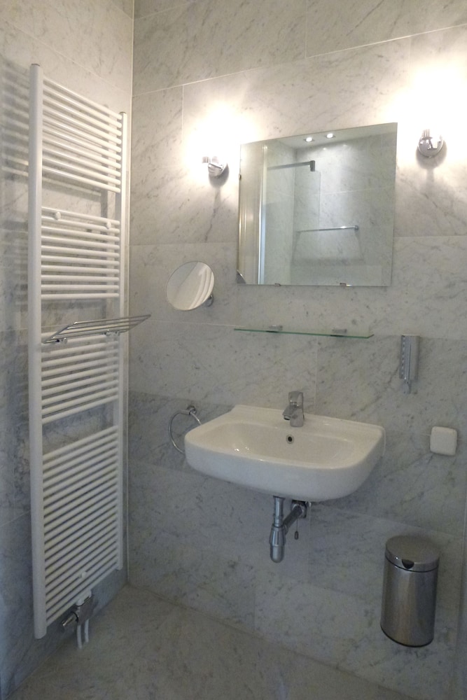 Deluxe Twin Room, 1 Double or 2 Twin Beds, Garden View photo 2