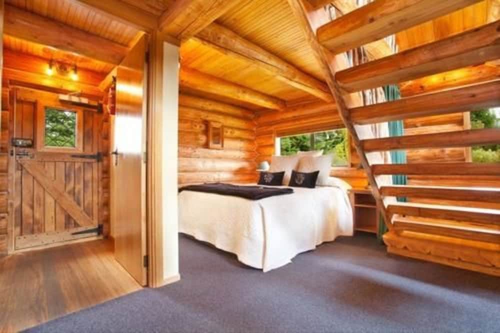 Log Cabin 1 photo 1