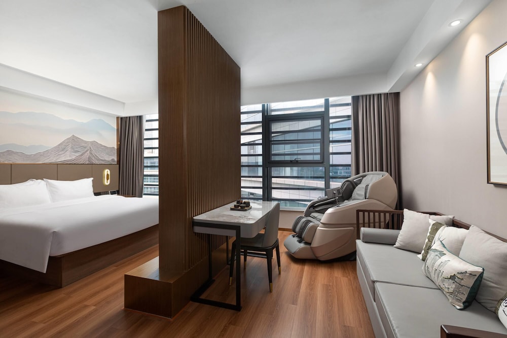Business Room, 1 King Bed, Non Smoking (Smart)