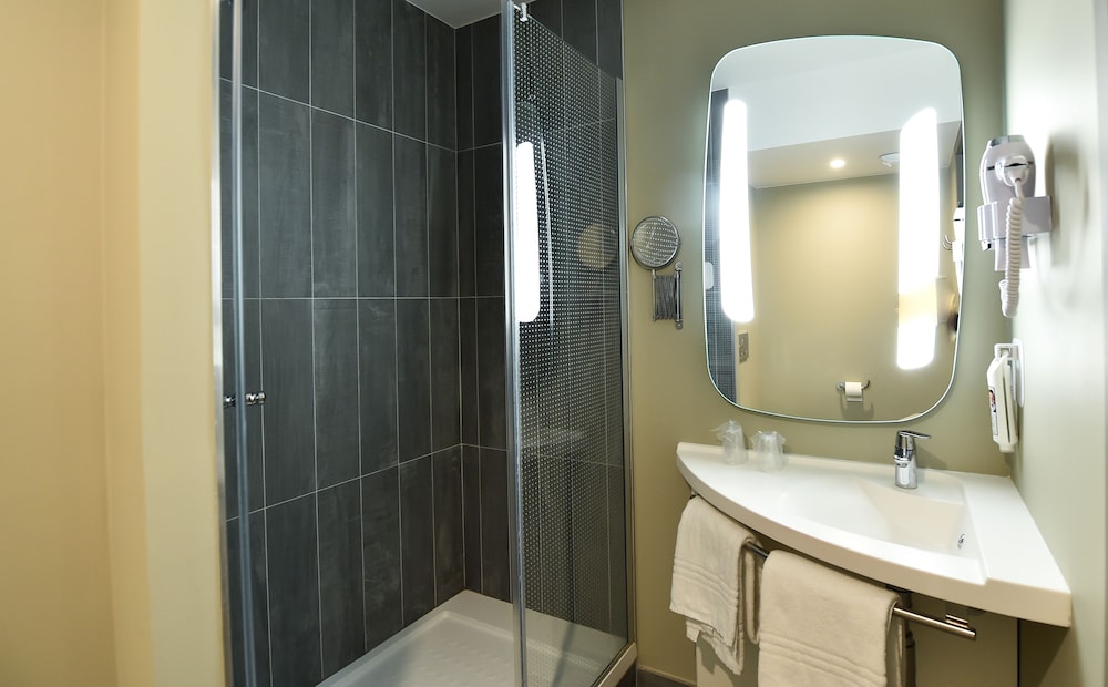 Room - Photo 4