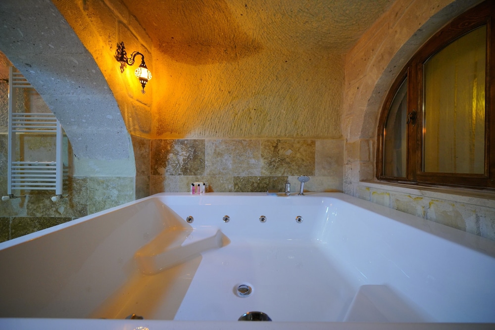 Nazende Hammam Jacuzzi Cave Suite - Photo 23