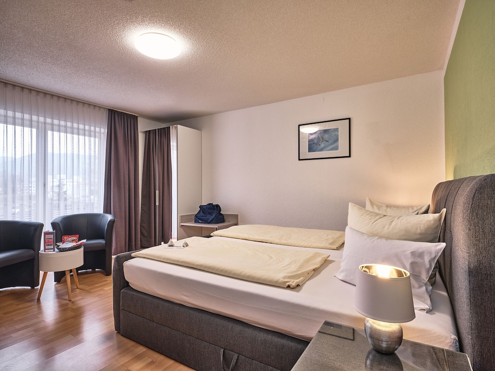 Classic Double Room, 1 Queen Bed photo 2