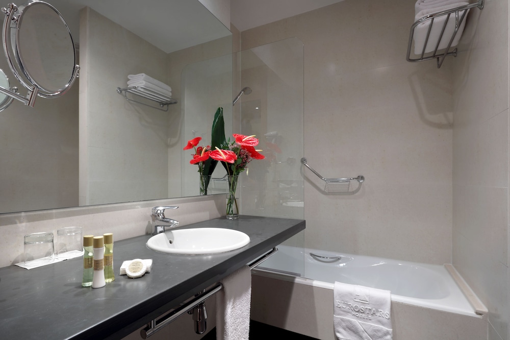 Double Room thumbnail 6