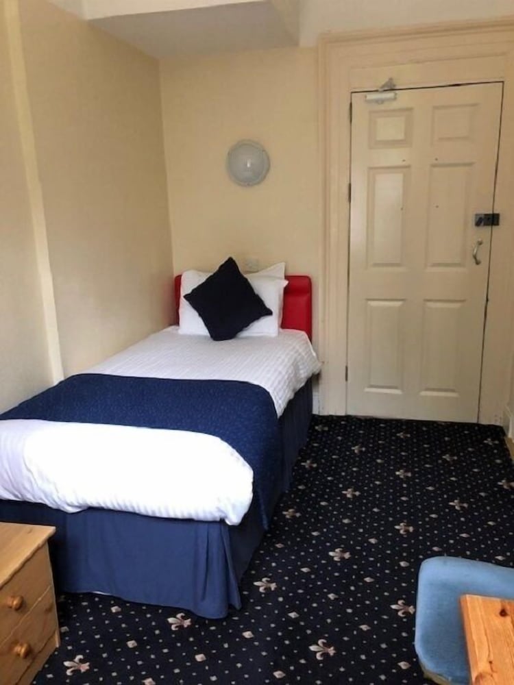 Single Room (With Private Bathroom)